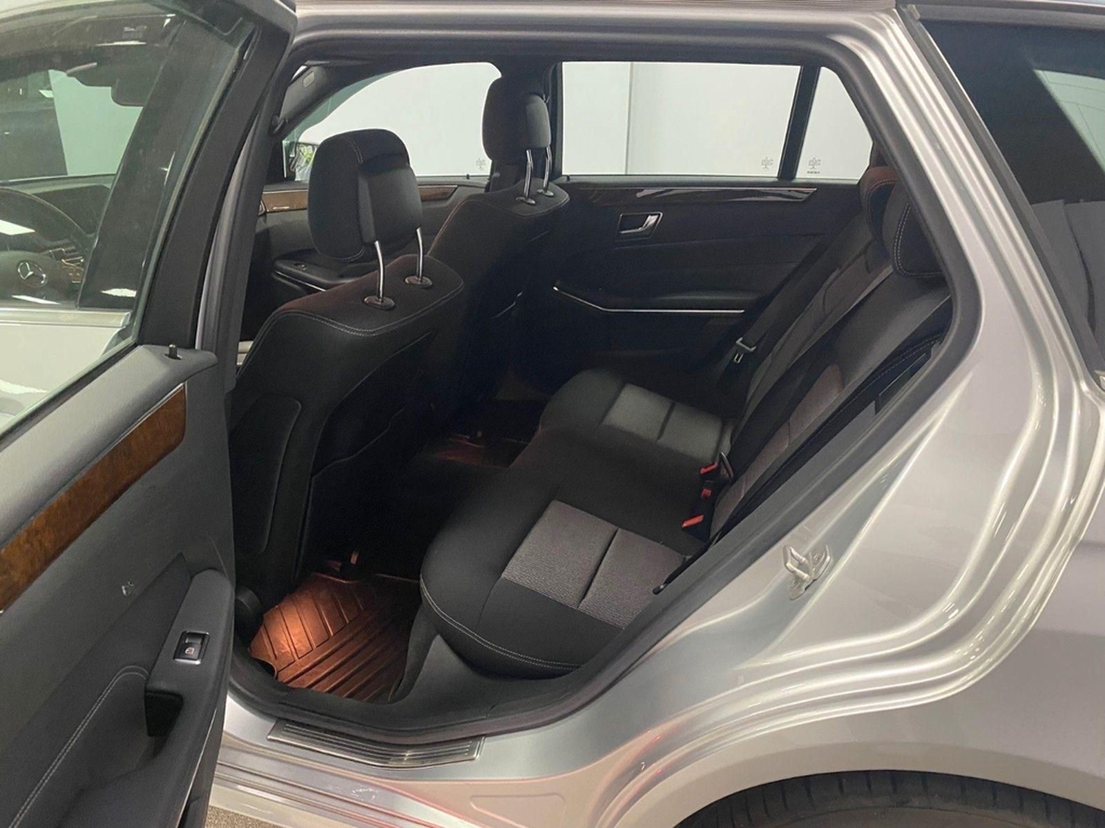 Mercedes-Benz E 200 T ELEGANCE+NAVI+LED Scheinwerfer+Distronic foto 19
