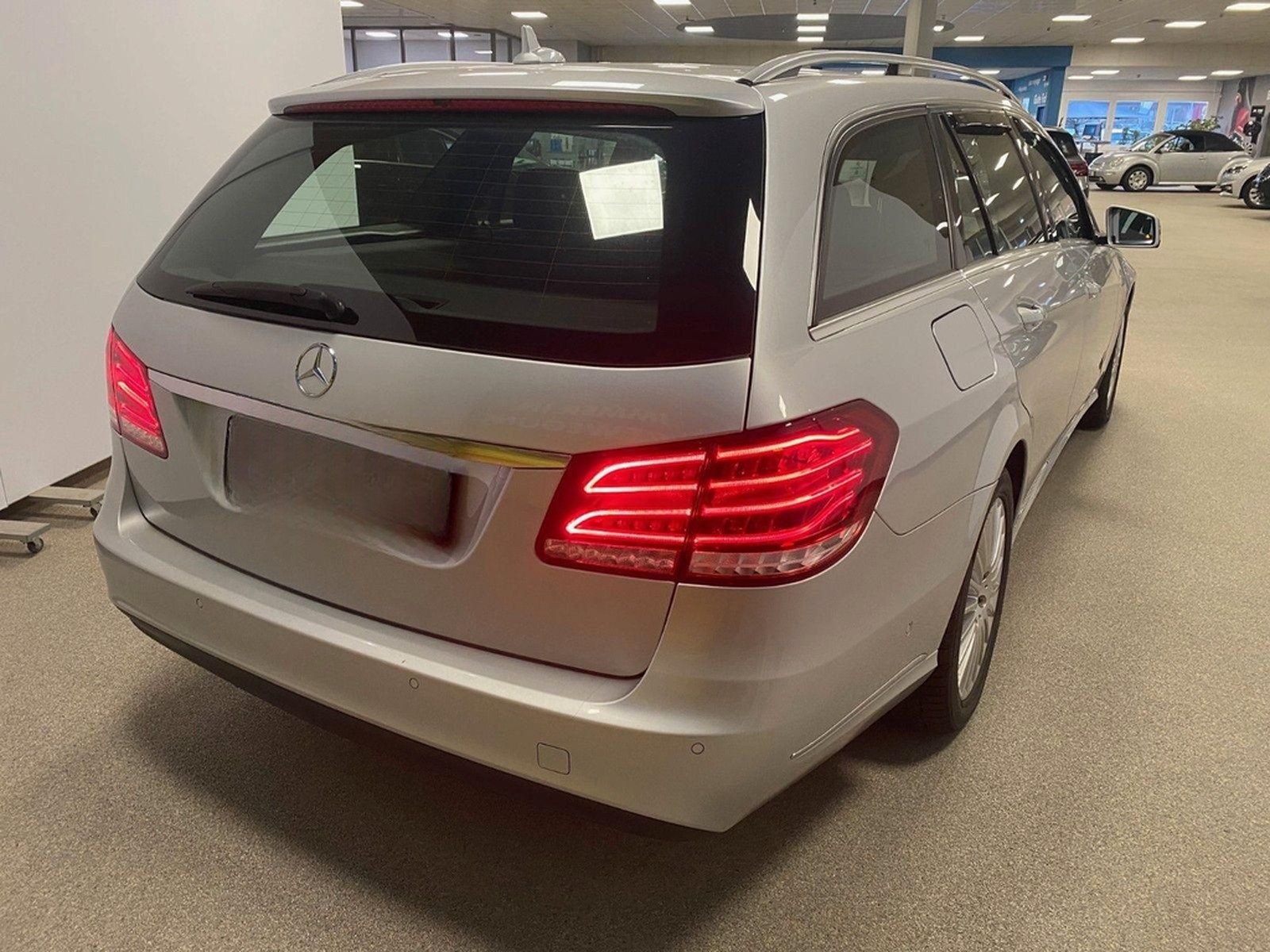 Mercedes-Benz E 200 T ELEGANCE+NAVI+LED Scheinwerfer+Distronic foto 5