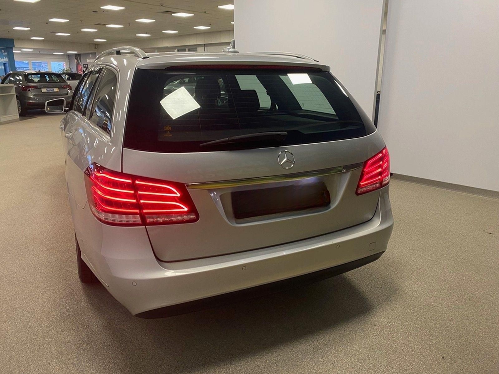 Mercedes-Benz E 200 T ELEGANCE+NAVI+LED Scheinwerfer+Distronic foto 6