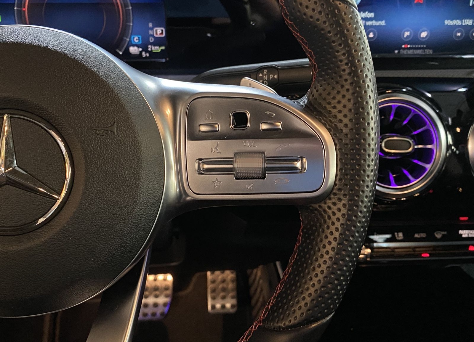 Mercedes-Benz A 250 e AMG Line Night Navi LED Ambiente-Licht foto 14