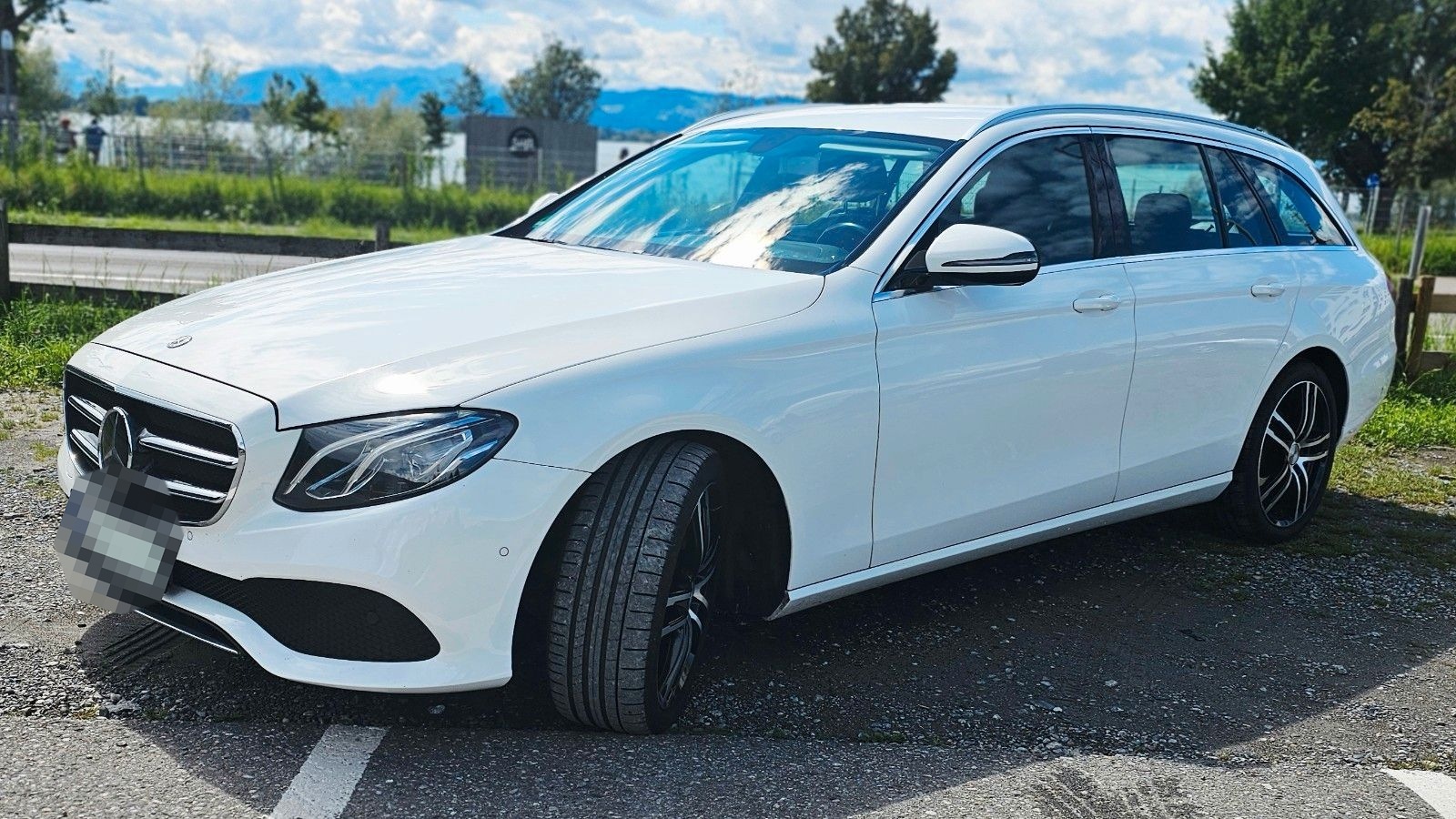 Mercedes-Benz E 200 4MATIC T Autom. - foto 2