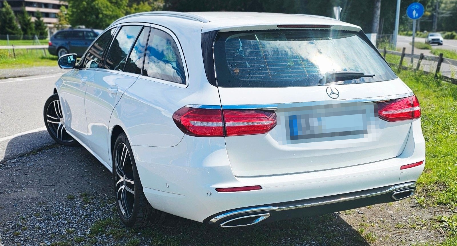Mercedes-Benz E 200 4MATIC T Autom. - foto 5