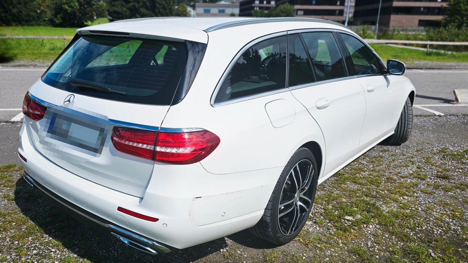 Mercedes-Benz E 200 4MATIC T Autom. - foto 7