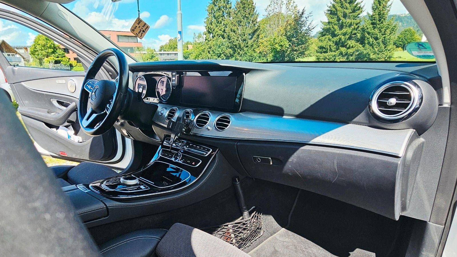 Mercedes-Benz E 200 4MATIC T Autom. - foto 10