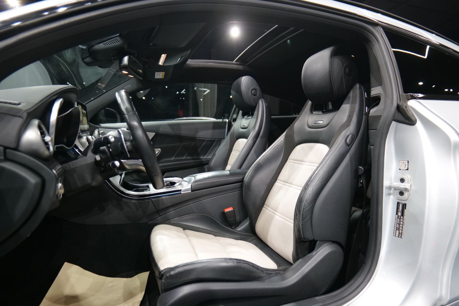 Mercedes-Benz C 63 AMG coupe *Ambiente*Pano*360°*Night*LED foto 17