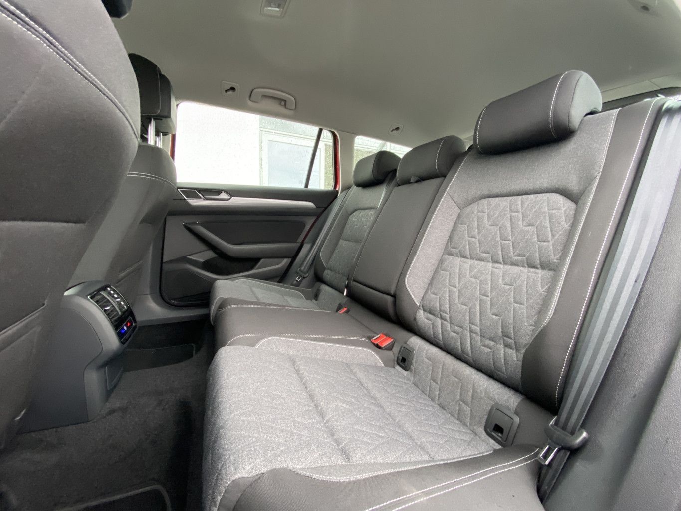 Volkswagen Passat Variant 2.0 TDI DSG BUSINESS NAVI+LED+KAM foto 9