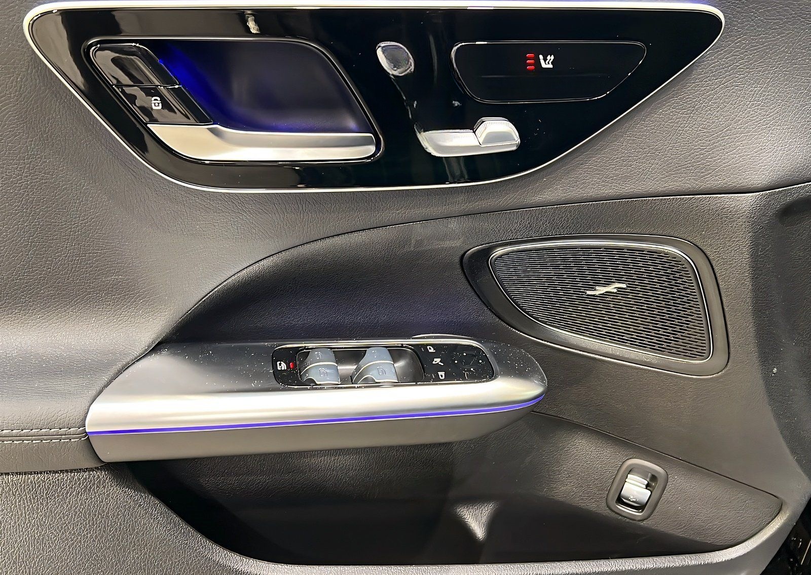 Mercedes-Benz C 200 AMG+LED+NIGHT+Pano+Ambi+Memo+TotW+360° foto 13