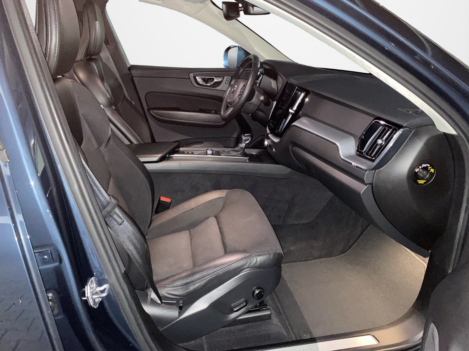 Volvo XC60 T4 Momentum ACC+LED+Navi+SHZ+Winterp.+LM foto 12