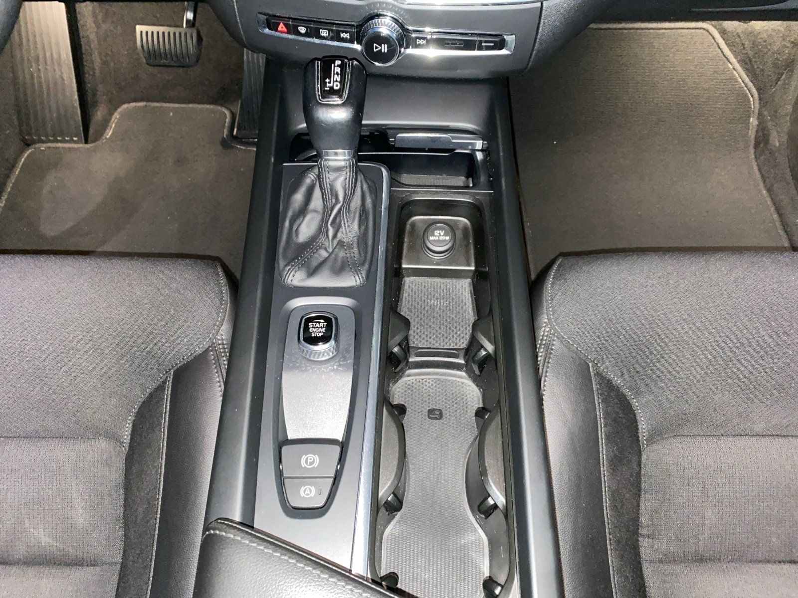 Volvo XC60 T4 Momentum ACC+LED+Navi+SHZ+Winterp.+LM foto 9