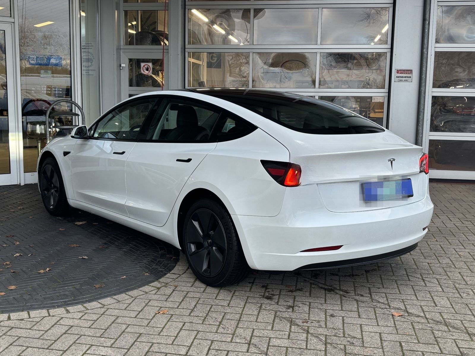 Tesla Model 3 Standard RWD PANO NAVI LED LEDER CAM ACC foto 4