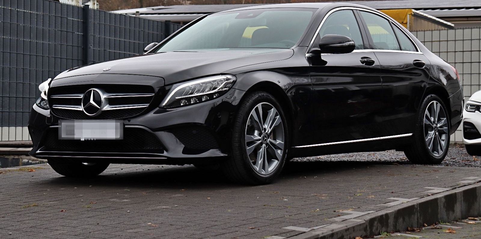 Mercedes-Benz C 300 Avantgarde *LED*RFK*NAVI*CAR-PLAY*AHK* foto 2