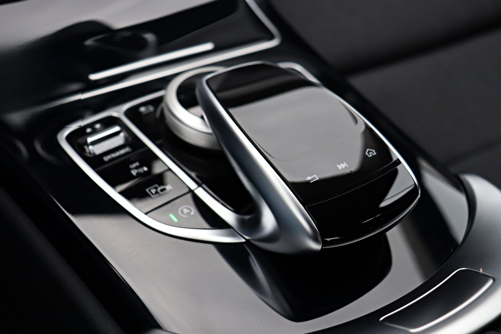 Mercedes-Benz C 300 Avantgarde *LED*RFK*NAVI*CAR-PLAY*AHK* foto 13