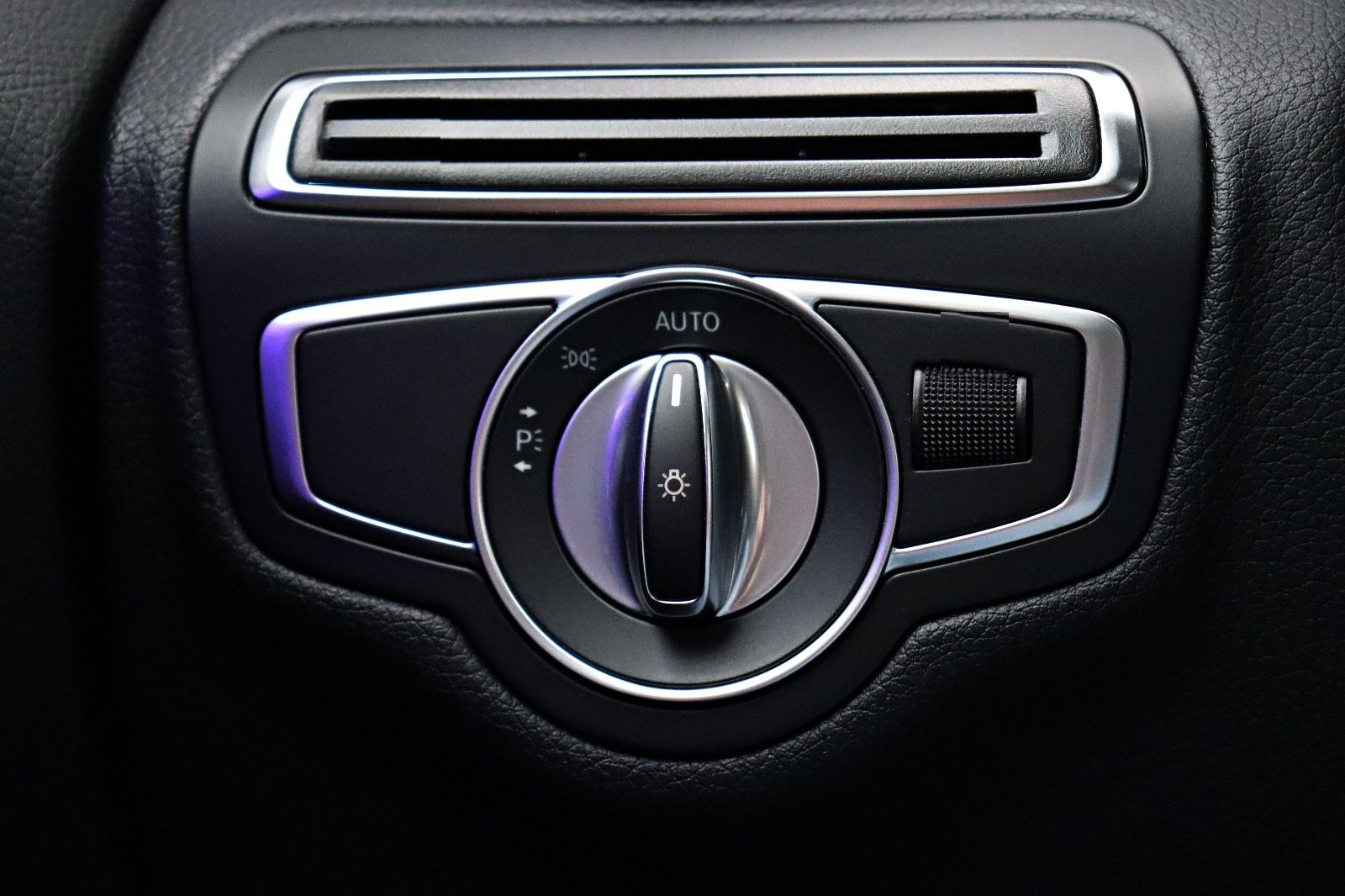 Mercedes-Benz C 300 Avantgarde *LED*RFK*NAVI*CAR-PLAY*AHK* foto 18