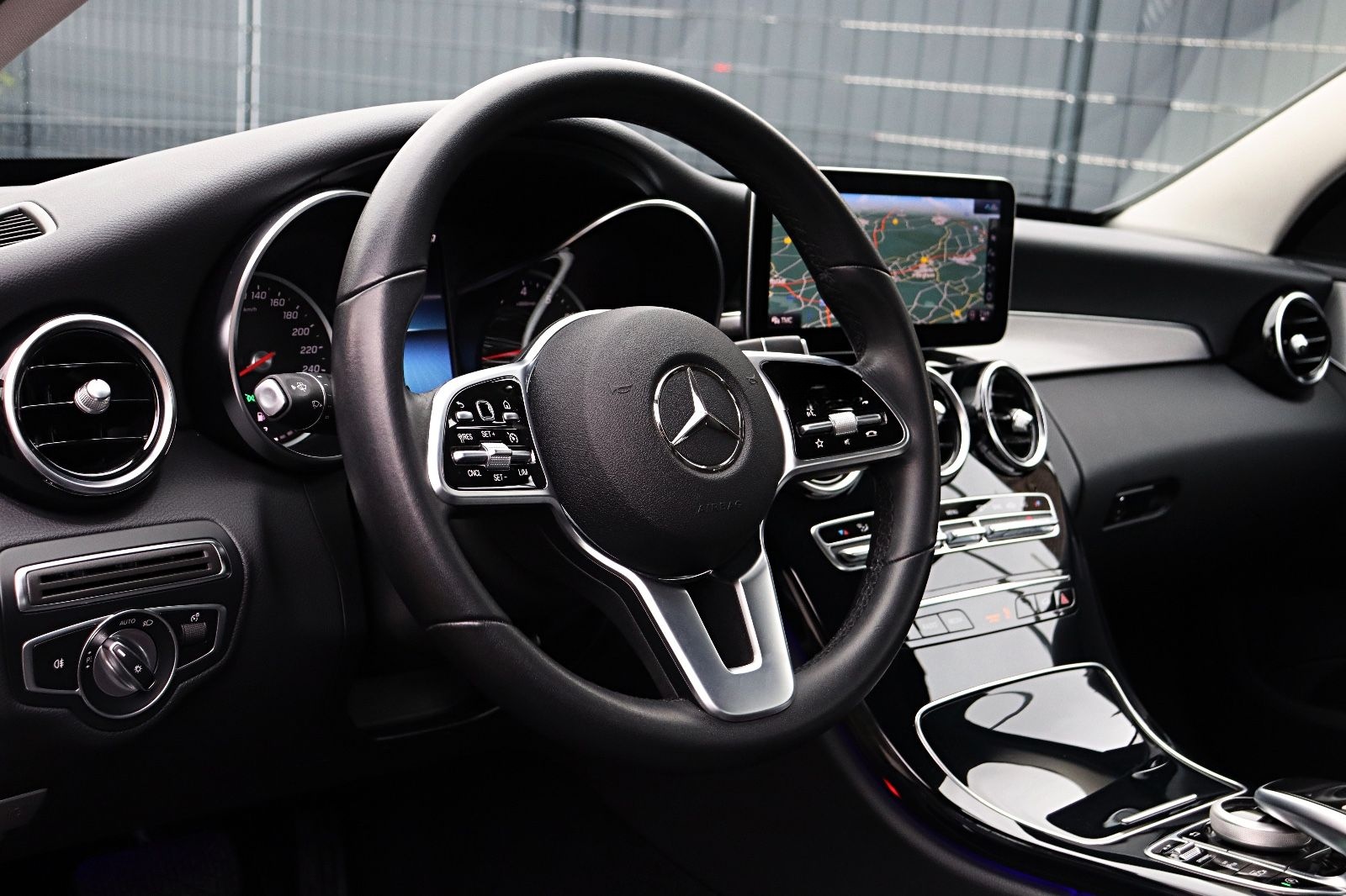 Mercedes-Benz C 300 Avantgarde *LED*RFK*NAVI*CAR-PLAY*AHK* foto 8