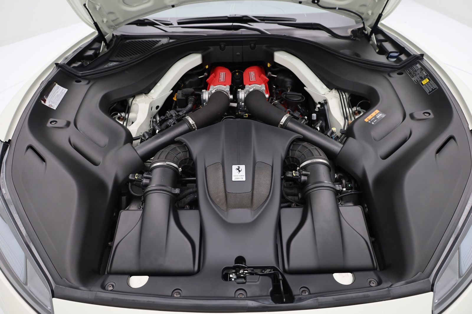 Ferrari Portofino - FERRARI HAMBURG foto 10