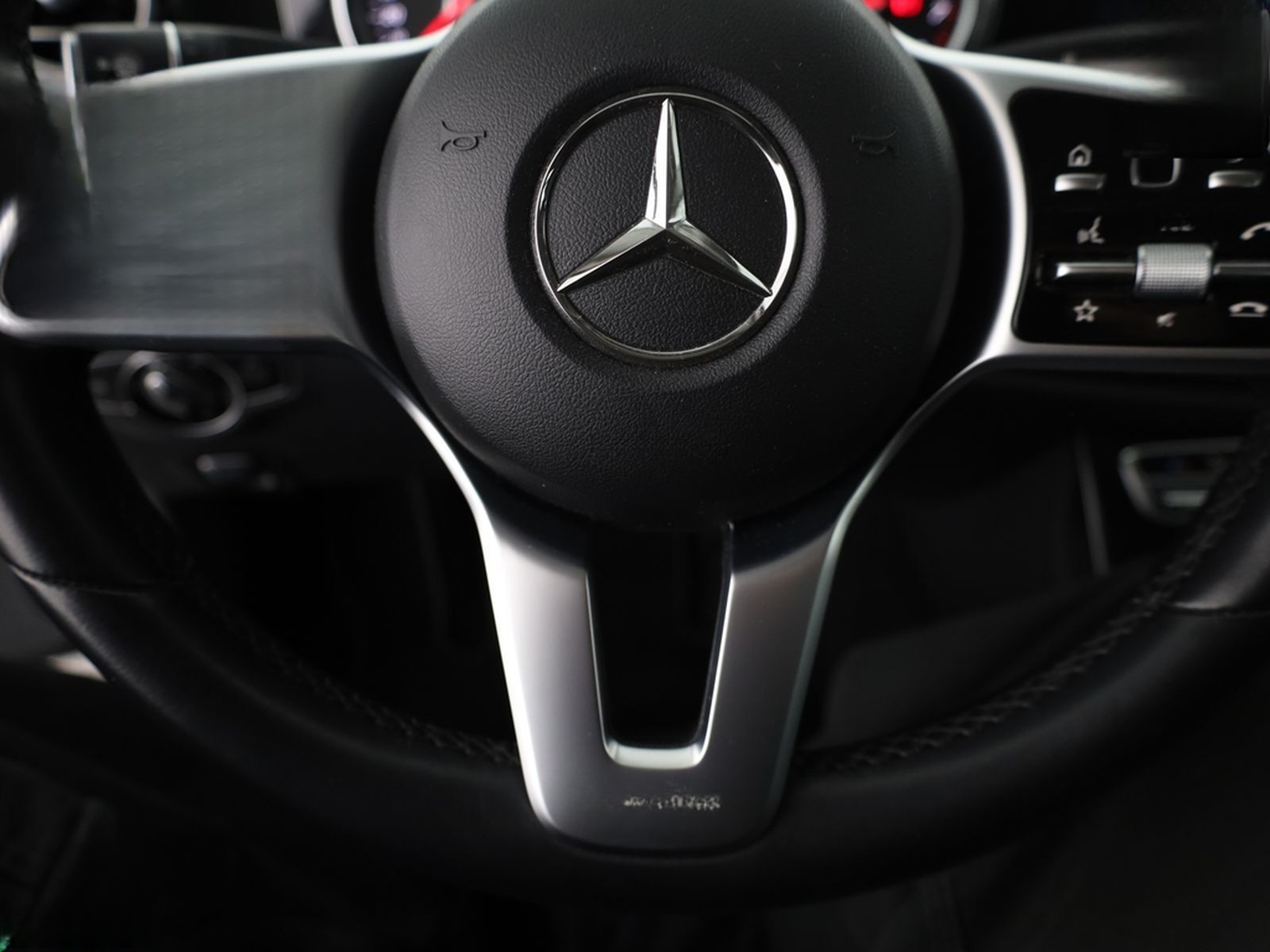 Mercedes-Benz E 200 4M AVANTGARDE KAMERA,TOTWINKEL,SPORTSITZE foto 14