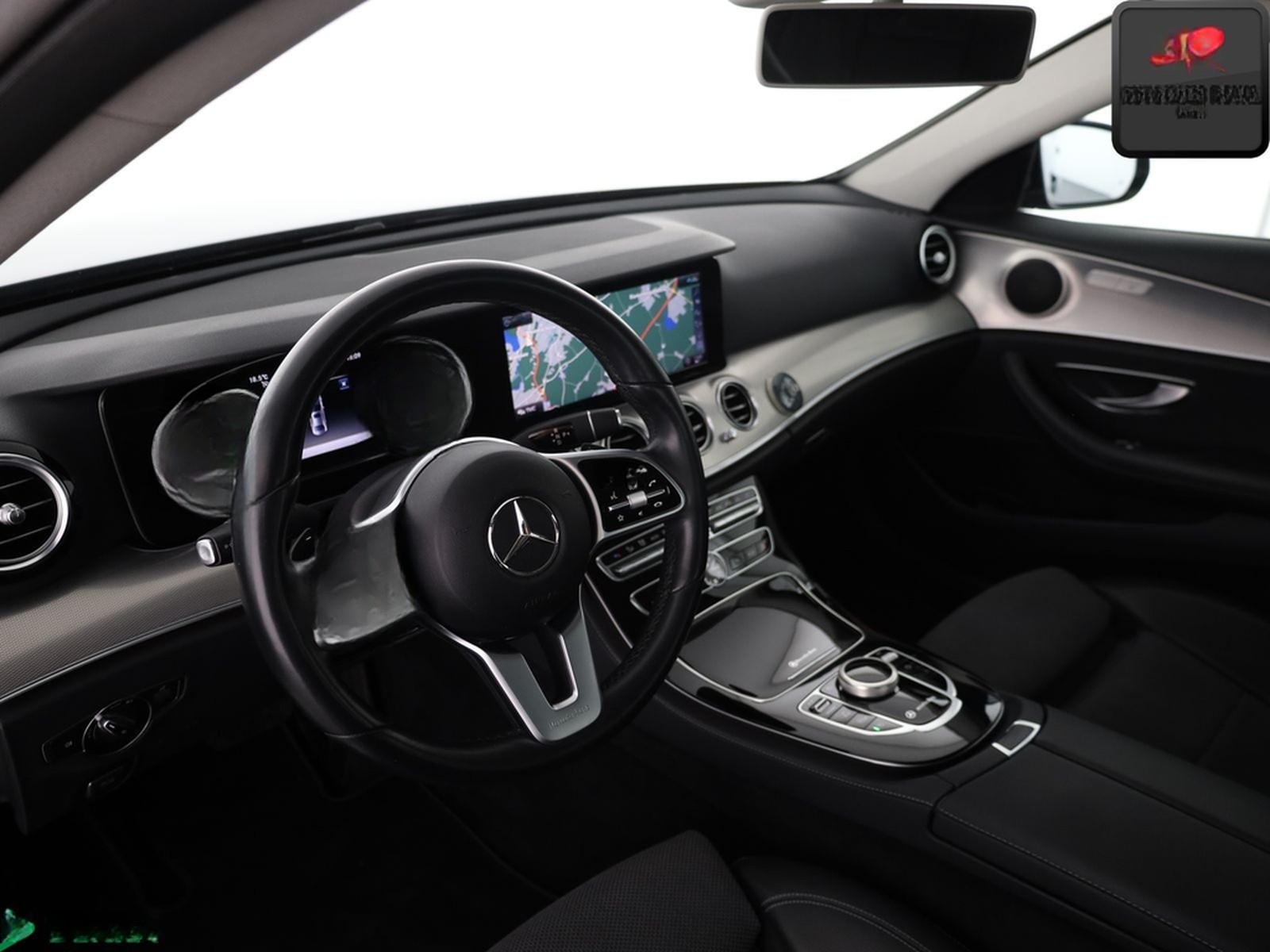 Mercedes-Benz E 200 4M AVANTGARDE KAMERA,TOTWINKEL,SPORTSITZE foto 9