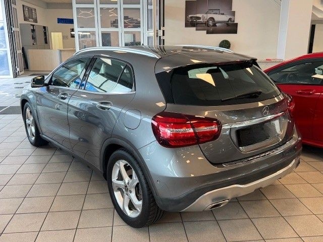 Mercedes-Benz GLA 220 4M Prog. 7G-DCT RFK LED SHZ IHC Panorama foto 4