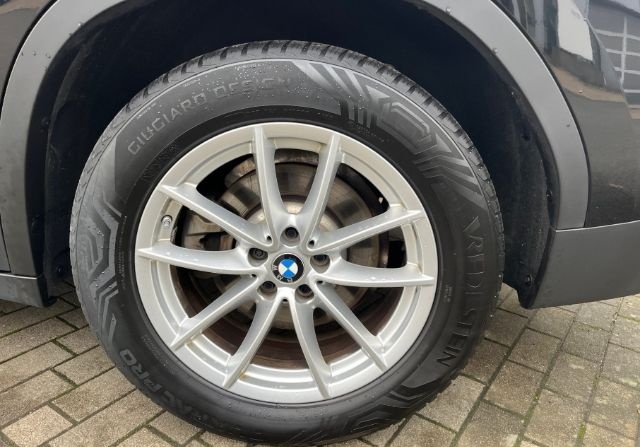 BMW X3 xDrive 20d Head Up Laserlicht El. Panodach Le foto 6