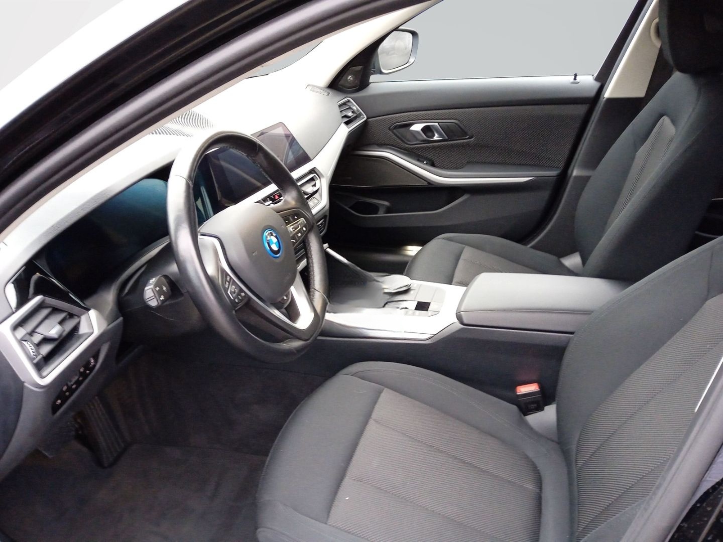 BMW 320 e Advantage Touring KLIMA+DAB+AHZV+SHZG+HARM foto 13