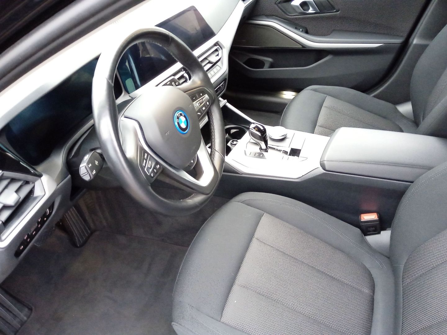 BMW 320 e Advantage Touring KLIMA+DAB+AHZV+SHZG+HARM foto 14