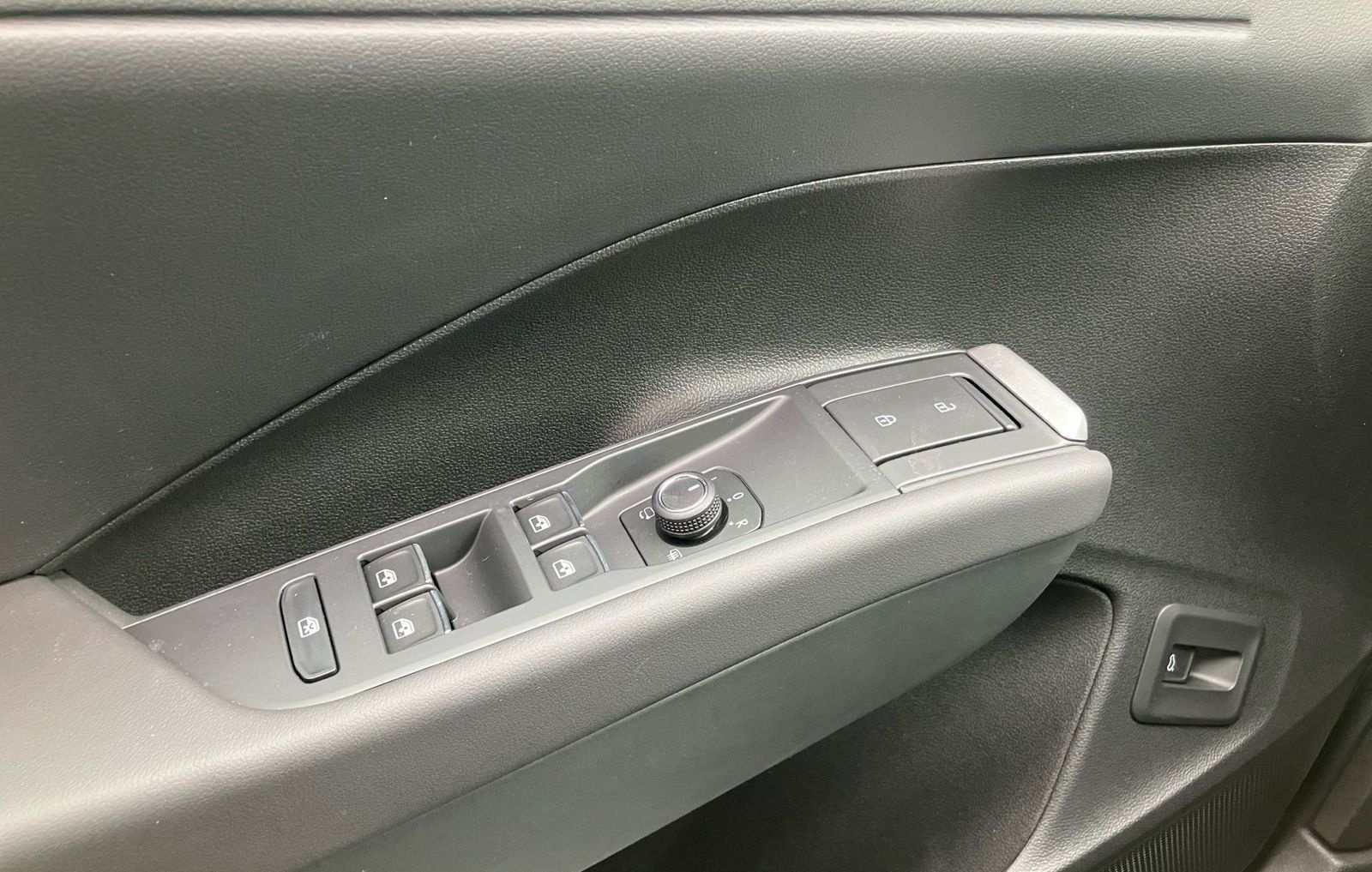 Volkswagen T-Roc R-Line 1.5eTSI 150PS DSG NAVI,HuD,IQ.LIGHT foto 15