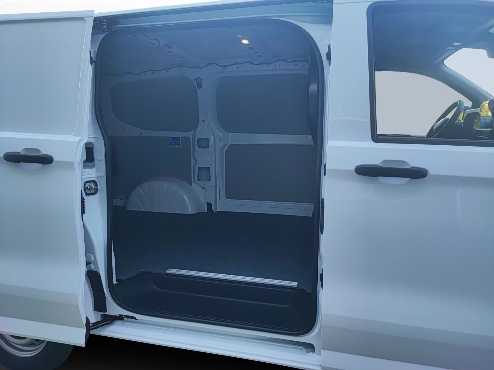 Volkswagen T7 Transporter Kurz Allrad AHK Klima Ganzjahresr foto 11