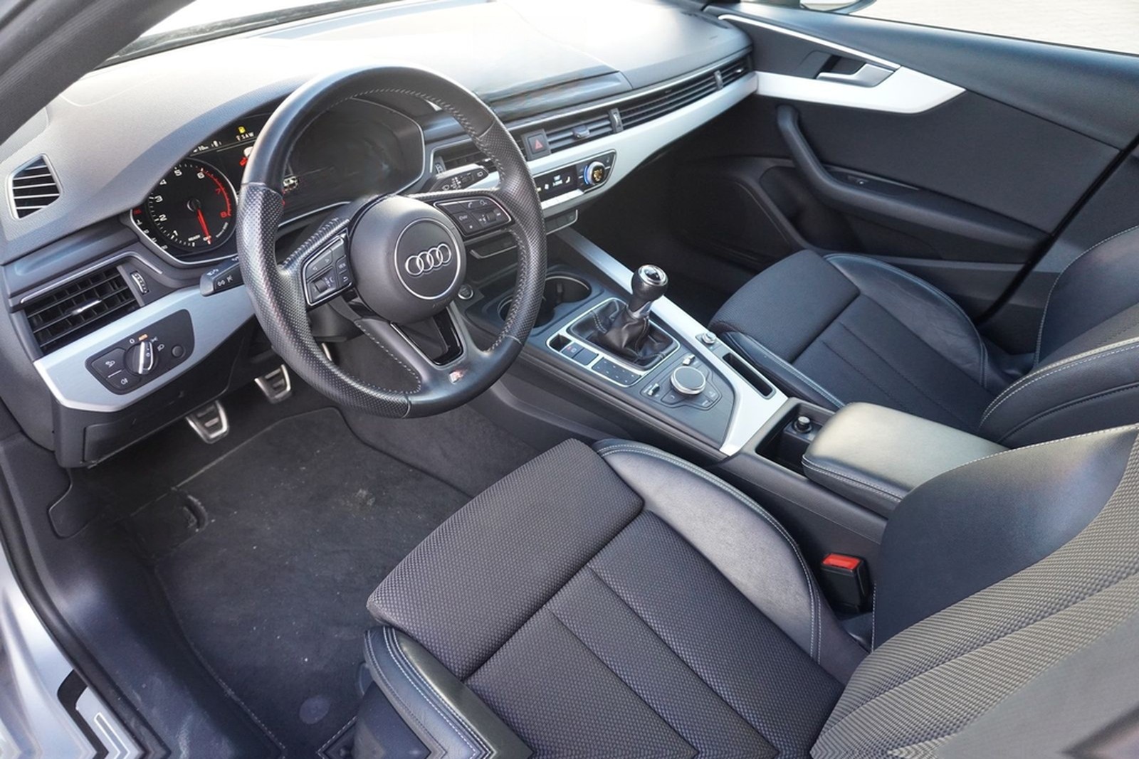 Audi A4 Avant TFSI sport S-Line LED Navi Teilleder foto 11