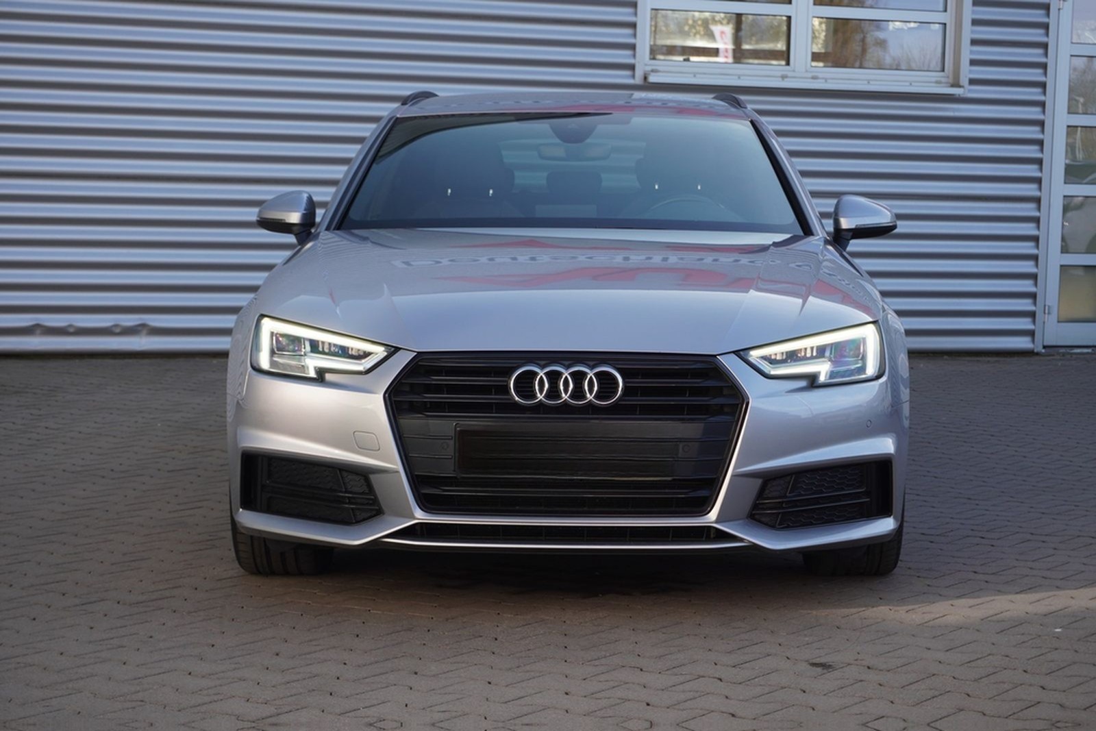 Audi A4 Avant TFSI sport S-Line LED Navi Teilleder foto 3