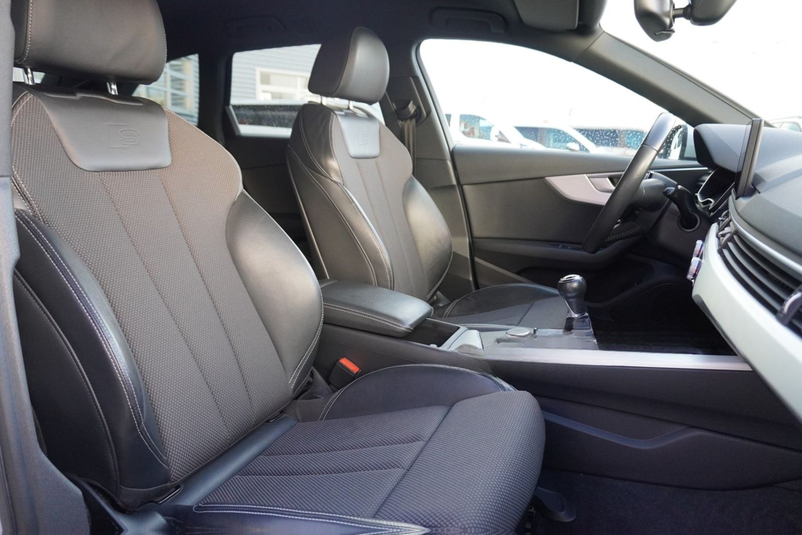 Audi A4 Avant TFSI sport S-Line LED Navi Teilleder foto 28