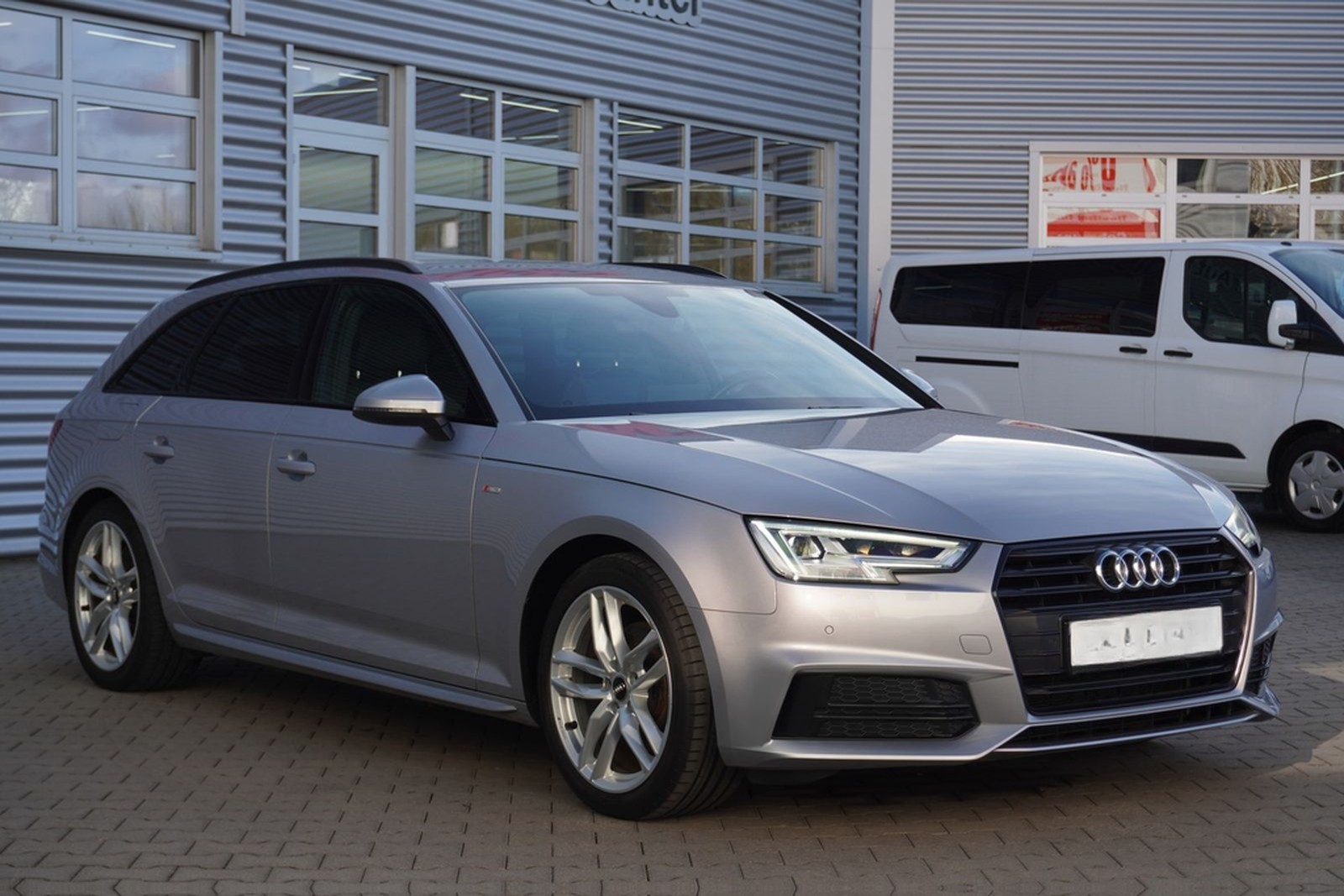 Audi A4 Avant TFSI sport S-Line LED Navi Teilleder foto 4