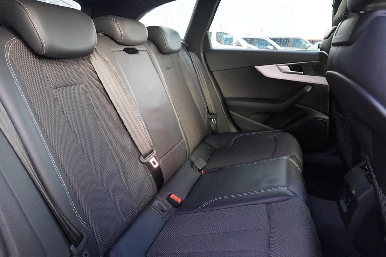 Audi A4 Avant TFSI sport S-Line LED Navi Teilleder foto 31