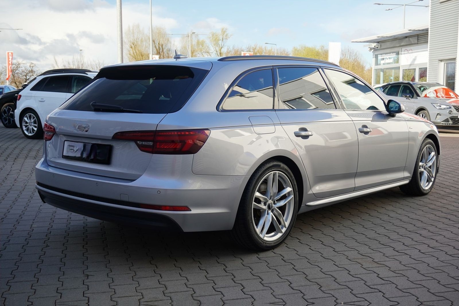 Audi A4 Avant TFSI sport S-Line LED Navi Teilleder foto 6