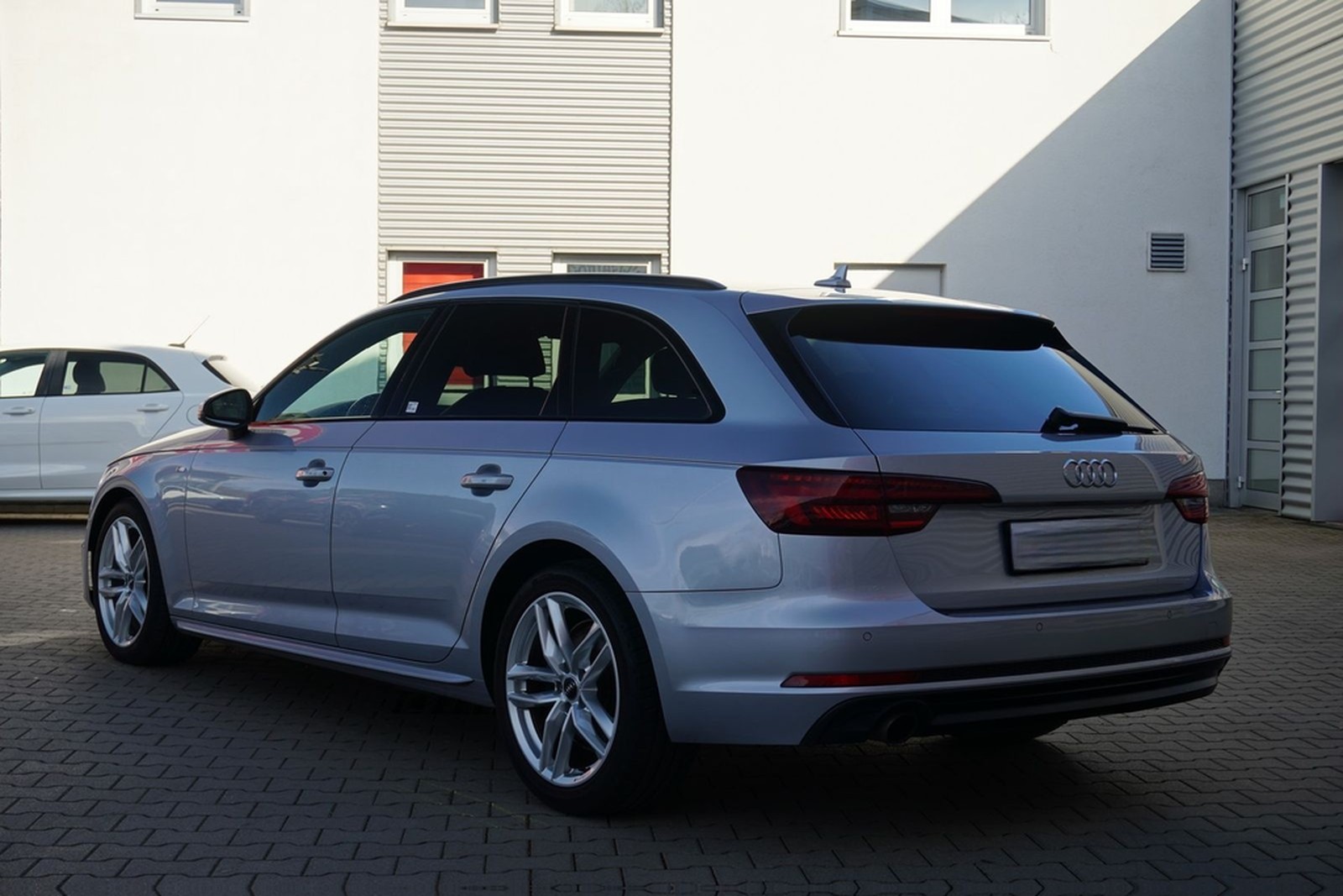 Audi A4 Avant TFSI sport S-Line LED Navi Teilleder foto 8