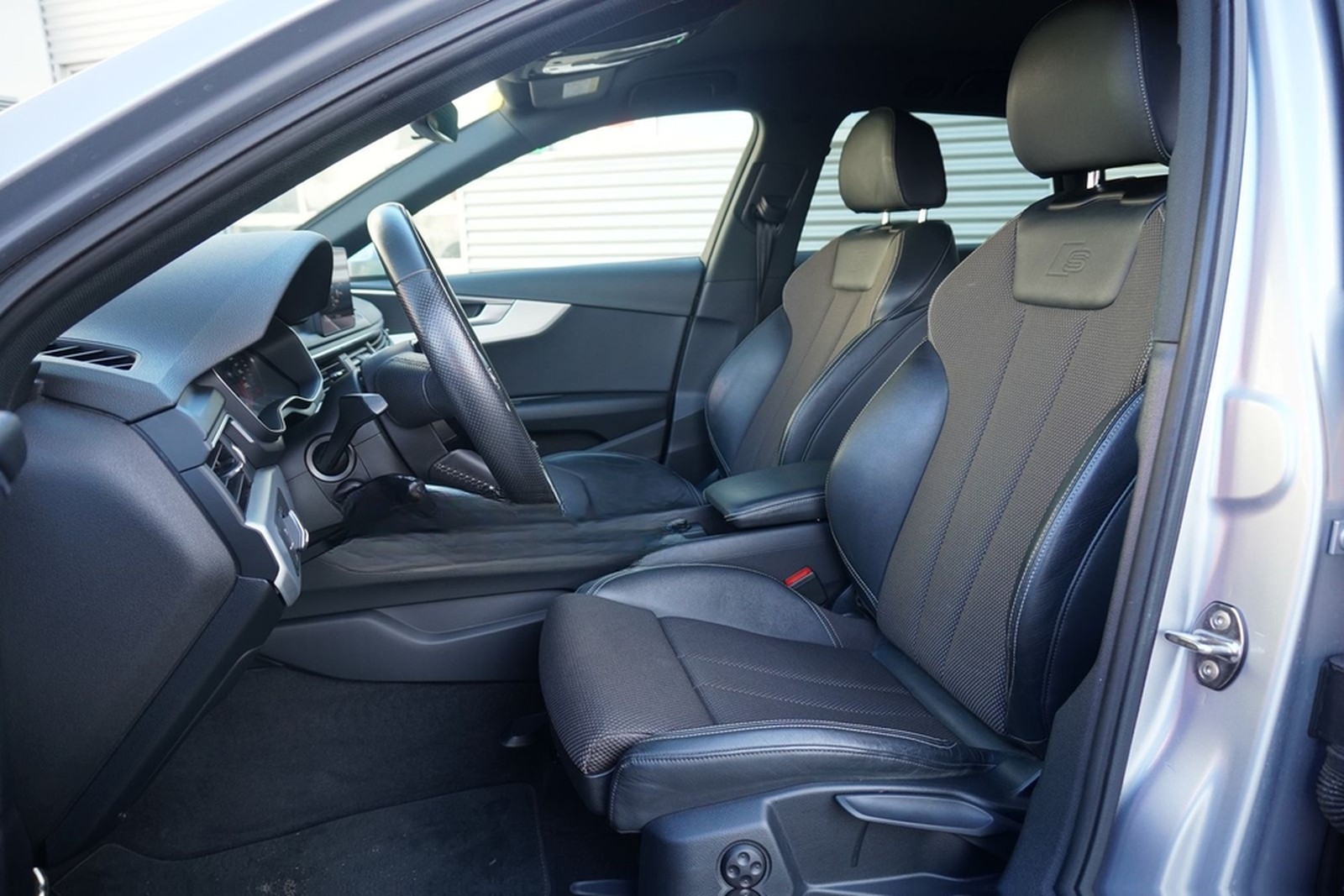 Audi A4 Avant TFSI sport S-Line LED Navi Teilleder foto 10