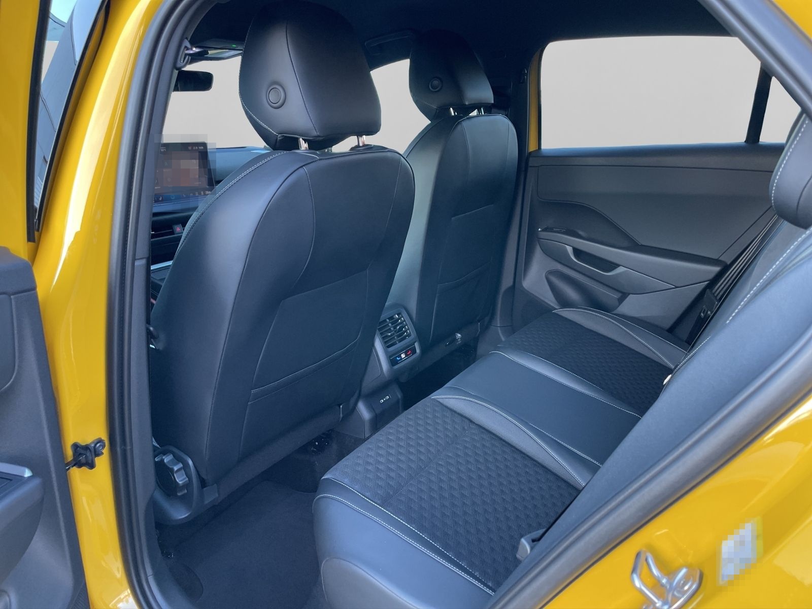 Volkswagen T-Roc 1.5 eTSI R-Line +DSG+ACC+NAVI+DAB+LM++ foto 15