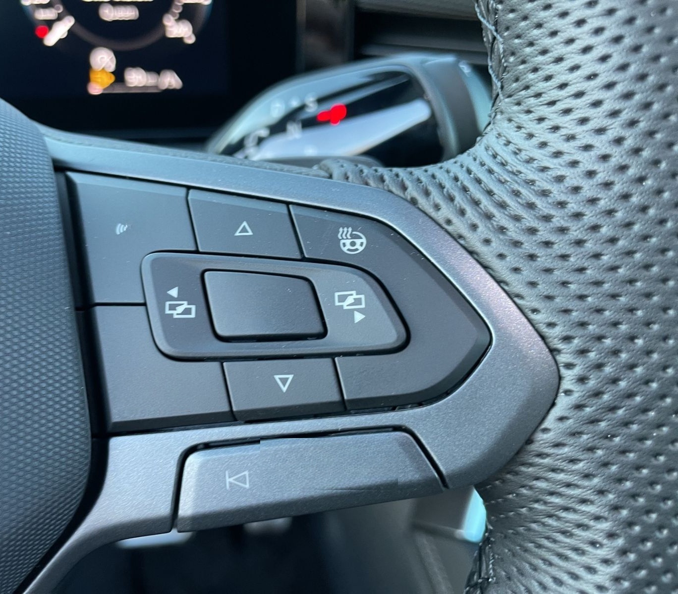 Volkswagen T-Roc 1.5 eTSI R-Line +DSG+ACC+NAVI+DAB+LM++ foto 19