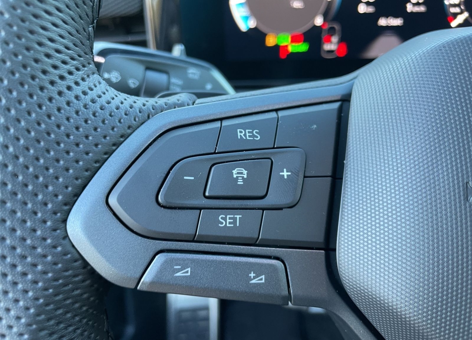Volkswagen T-Roc 1.5 eTSI R-Line +DSG+ACC+NAVI+DAB+LM++ foto 20