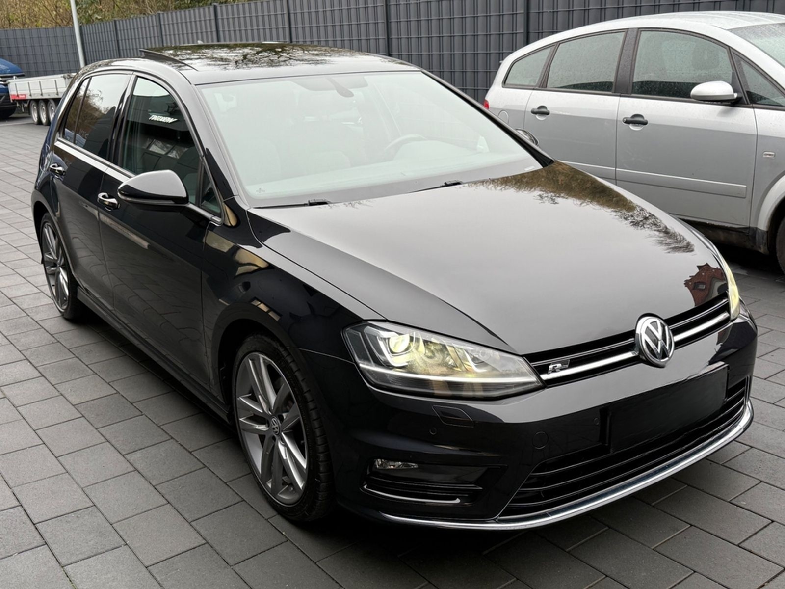Volkswagen Golf VII Lim. R-Line Highline BMT 4Motion foto 2
