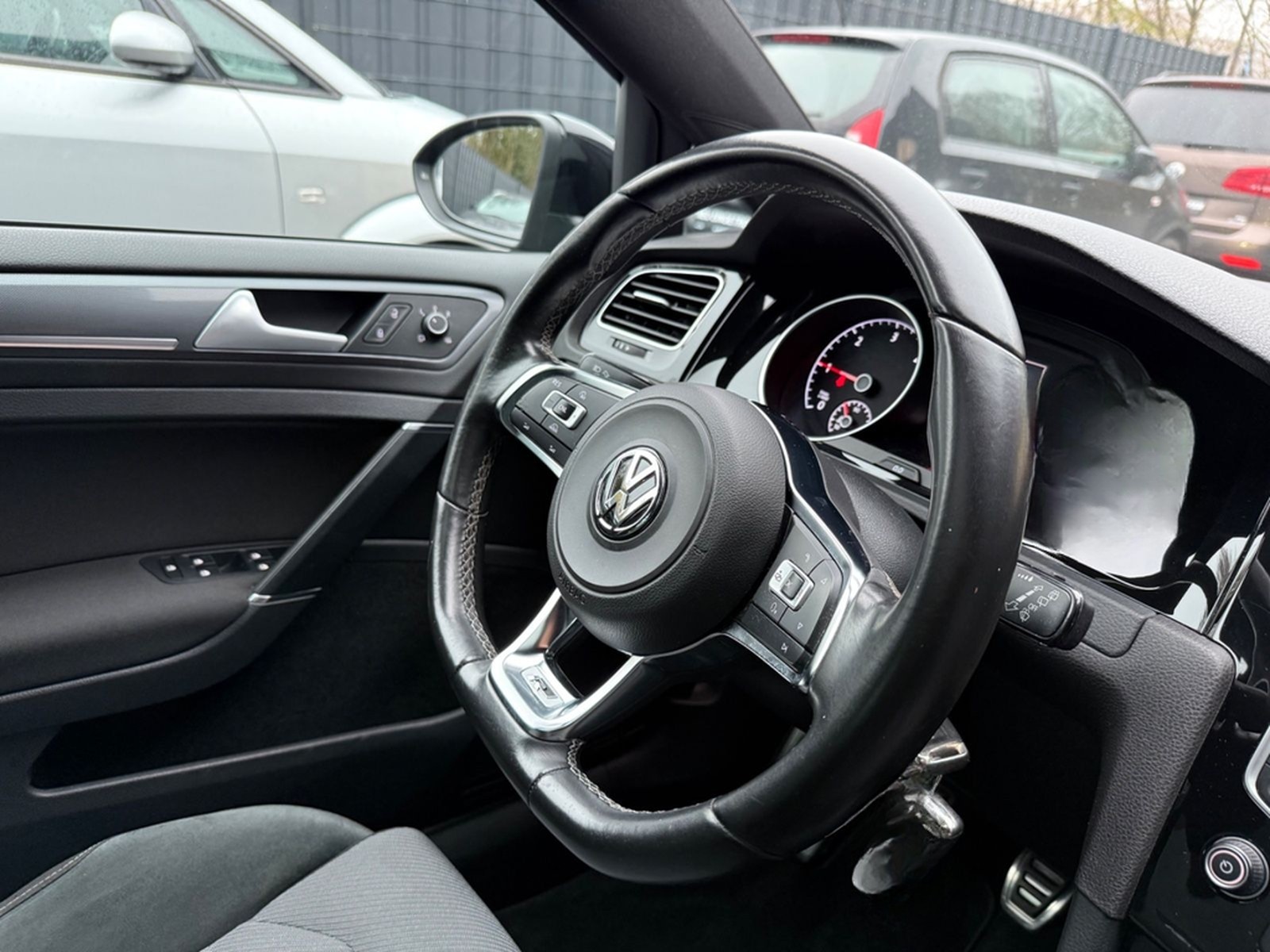 Volkswagen Golf VII Lim. R-Line Highline BMT 4Motion foto 16
