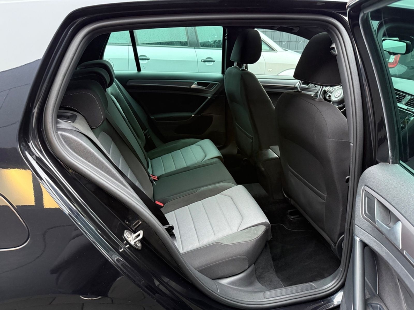 Volkswagen Golf VII Lim. R-Line Highline BMT 4Motion foto 17