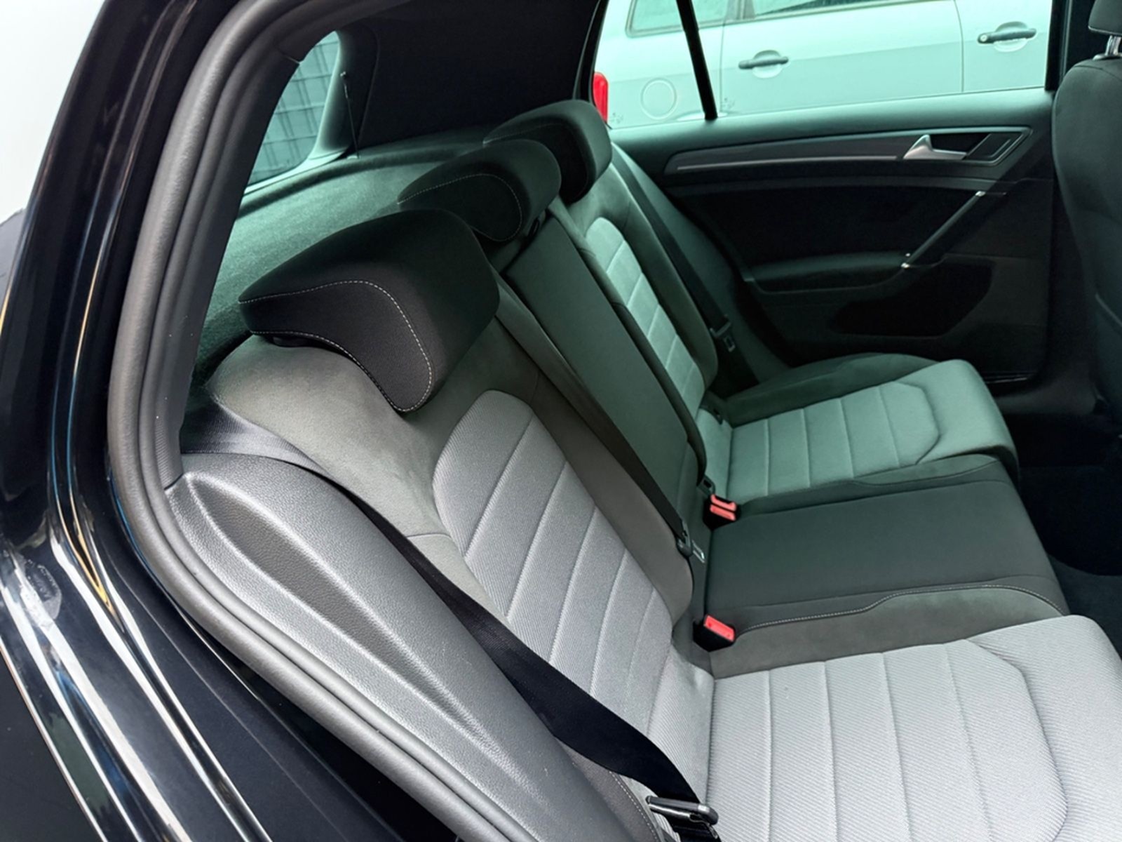 Volkswagen Golf VII Lim. R-Line Highline BMT 4Motion foto 18