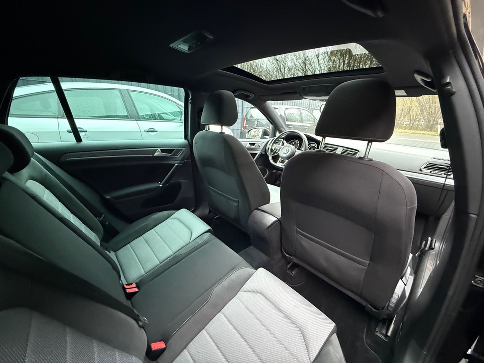 Volkswagen Golf VII Lim. R-Line Highline BMT 4Motion foto 19
