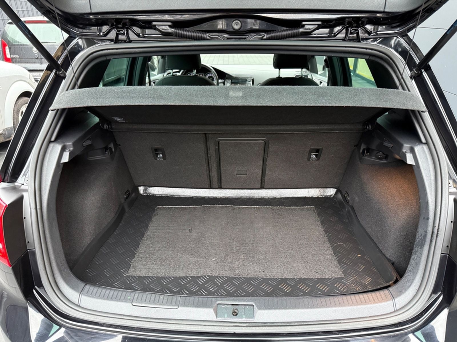 Volkswagen Golf VII Lim. R-Line Highline BMT 4Motion foto 8