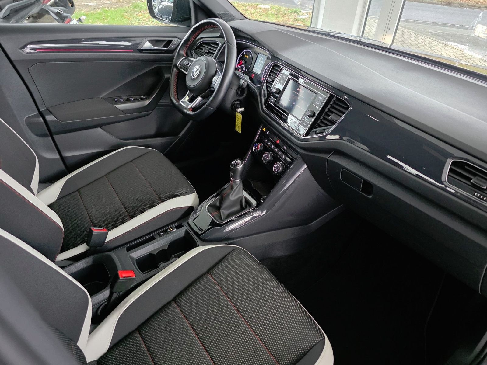 Volkswagen T-Roc 1.5 TSI ACT Sport Sitzheizung PDC vo/hi foto 8