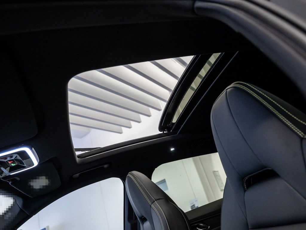 Lynk&Co 01 1.5 TD PHEV 206 kW More W-LAN ACC LED PANO foto 19