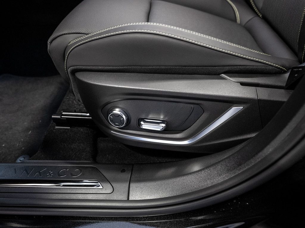 Lynk&Co 01 1.5 TD PHEV 206 kW More W-LAN ACC LED PANO foto 20