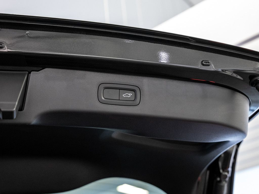 Lynk&Co 01 1.5 TD PHEV 206 kW More W-LAN ACC LED PANO foto 9