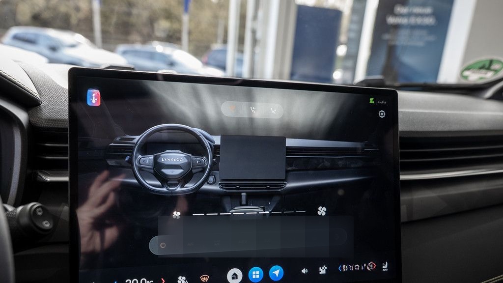 Lynk&Co 01 PHEV More PDC SHZ KAMERA NAVI ACC LED PANO foto 14