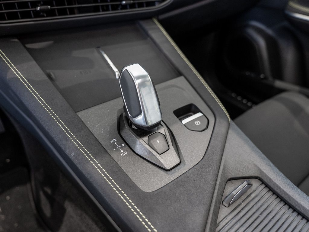 Lynk&Co 01 PHEV More PDC SHZ KAMERA NAVI ACC LED PANO foto 15